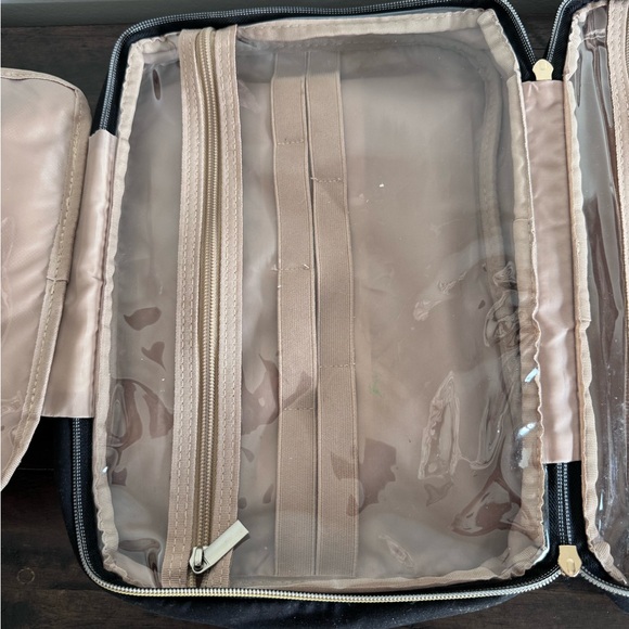 Bagsmart Toiletries Bag. - Picture 5 of 10